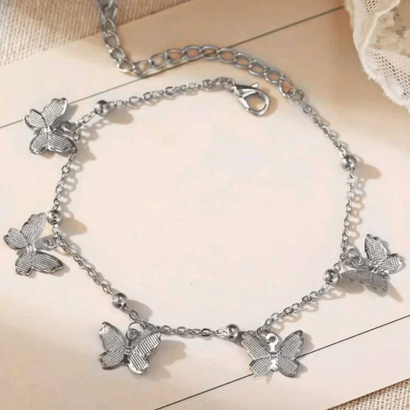 Like to be notified! I'm going live at 8:15pm! 🌟🛍 - Picture 7 of 8